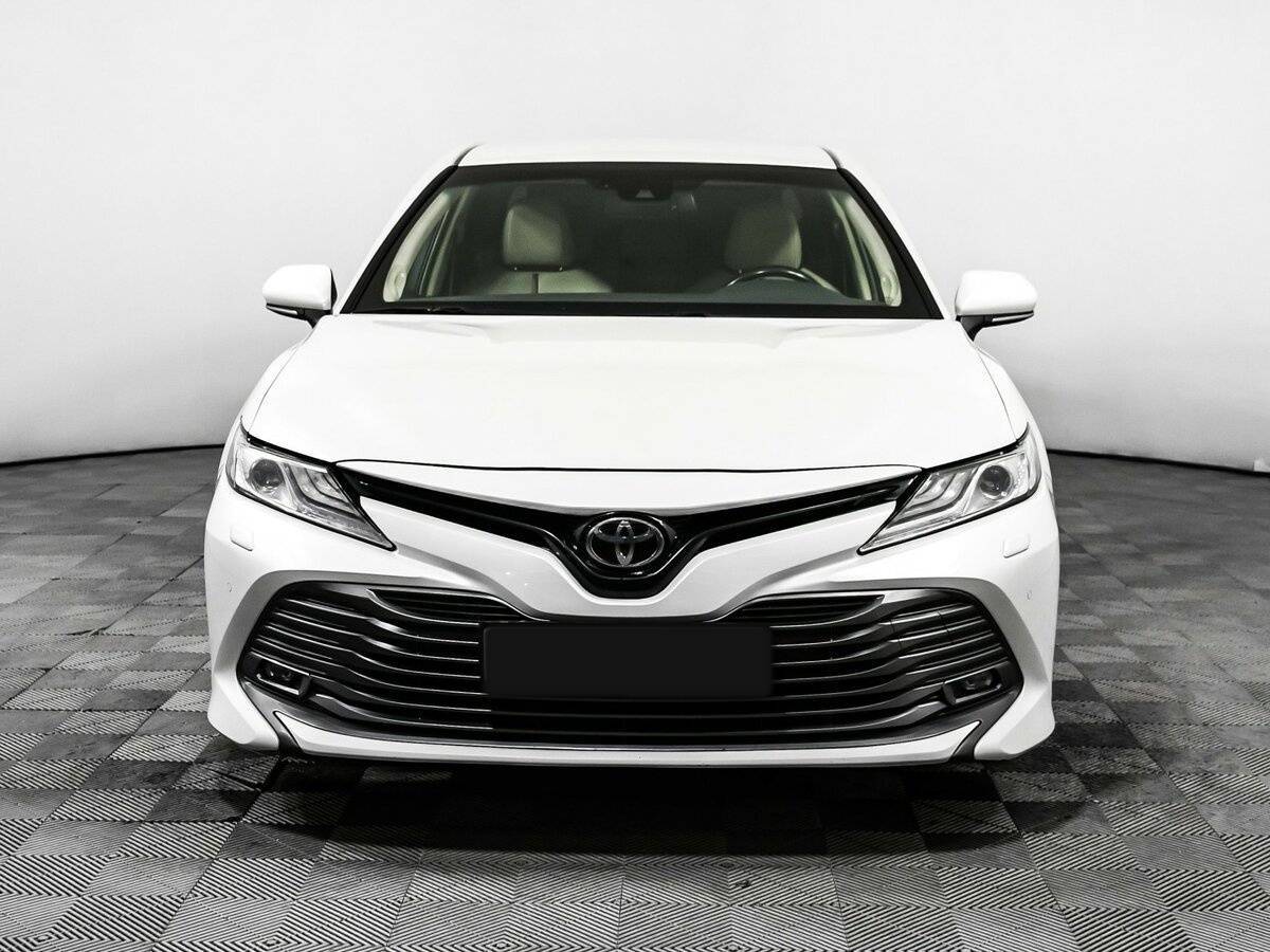 Toyota Camry, 2020 - фото №2