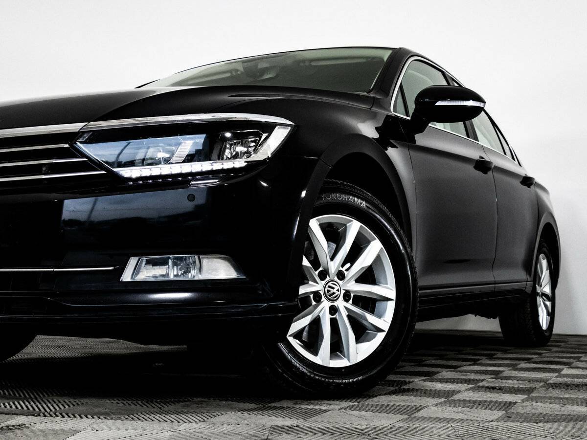 Volkswagen Passat, 2018 - фото №2