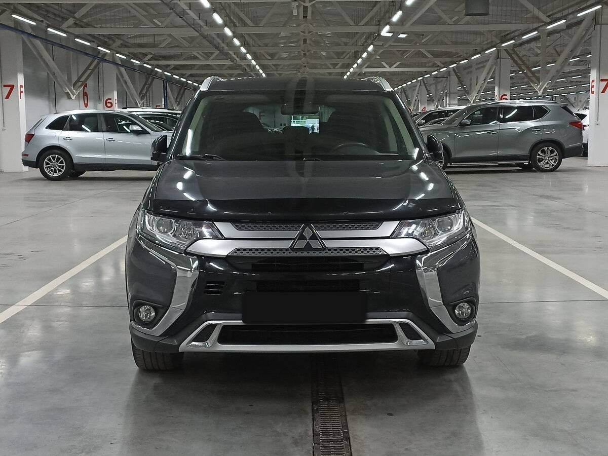 Mitsubishi Outlander, 2020 - фото №2