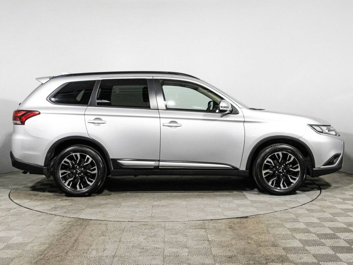 Mitsubishi Outlander, 2022 - фото №4