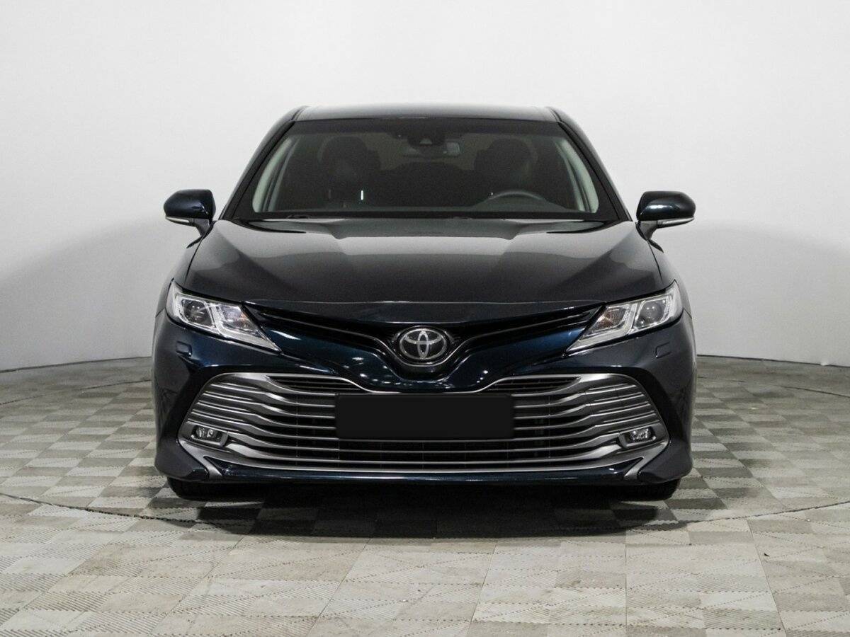 Toyota Camry, 2019 - фото №2