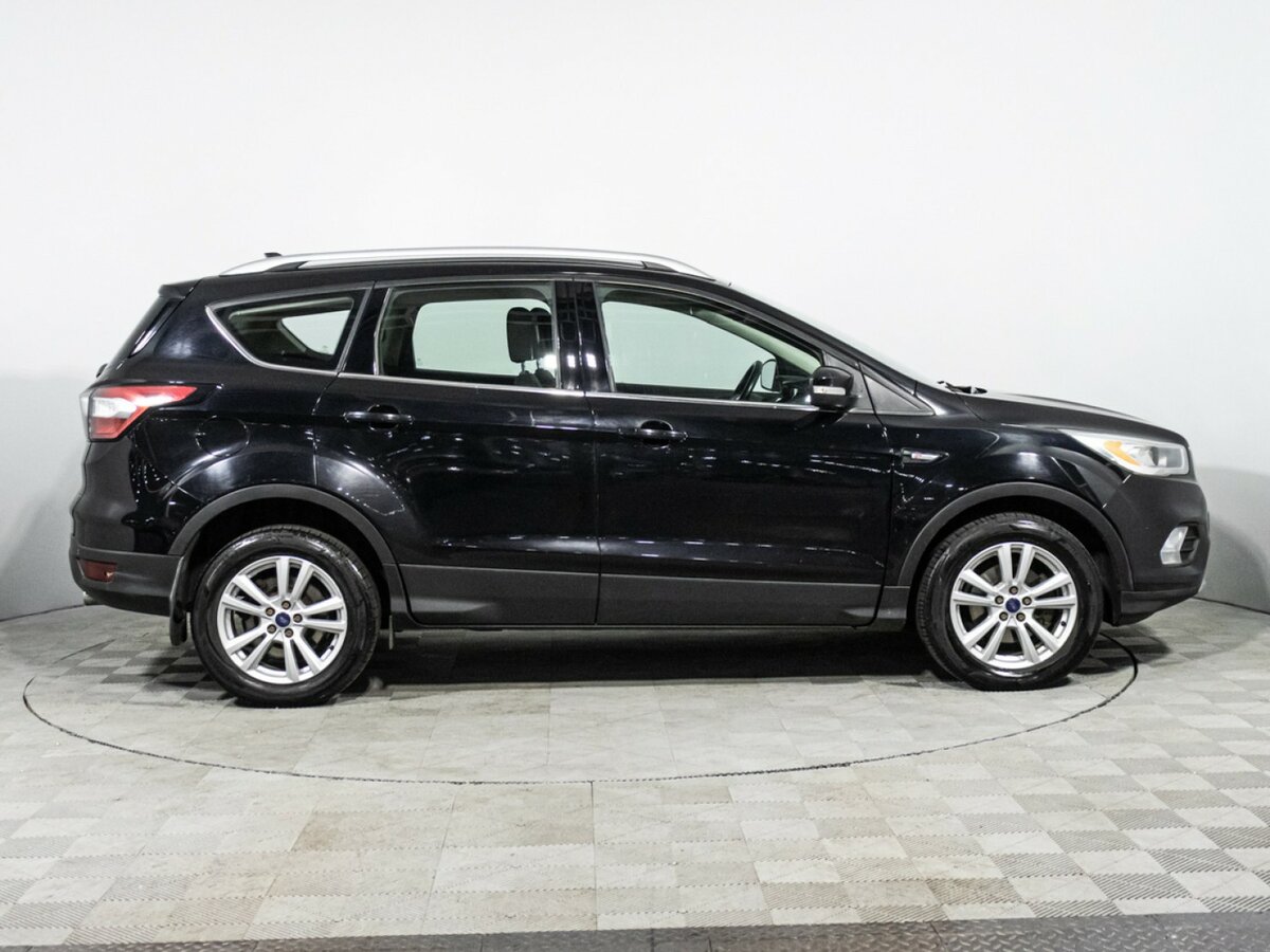Ford Kuga II Рестайлинг, 2017 - фото №4