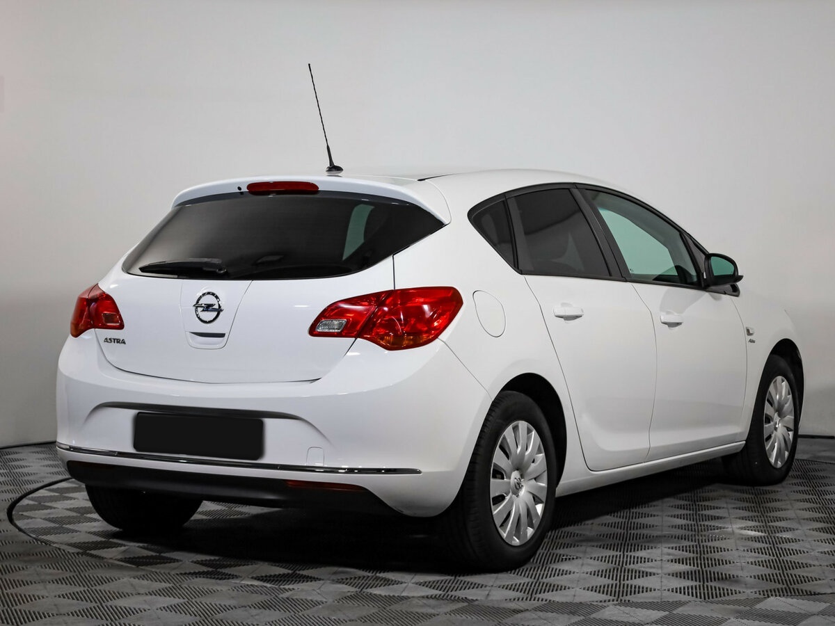 Opel Astra J Рестайлинг, 2014 - фото №4