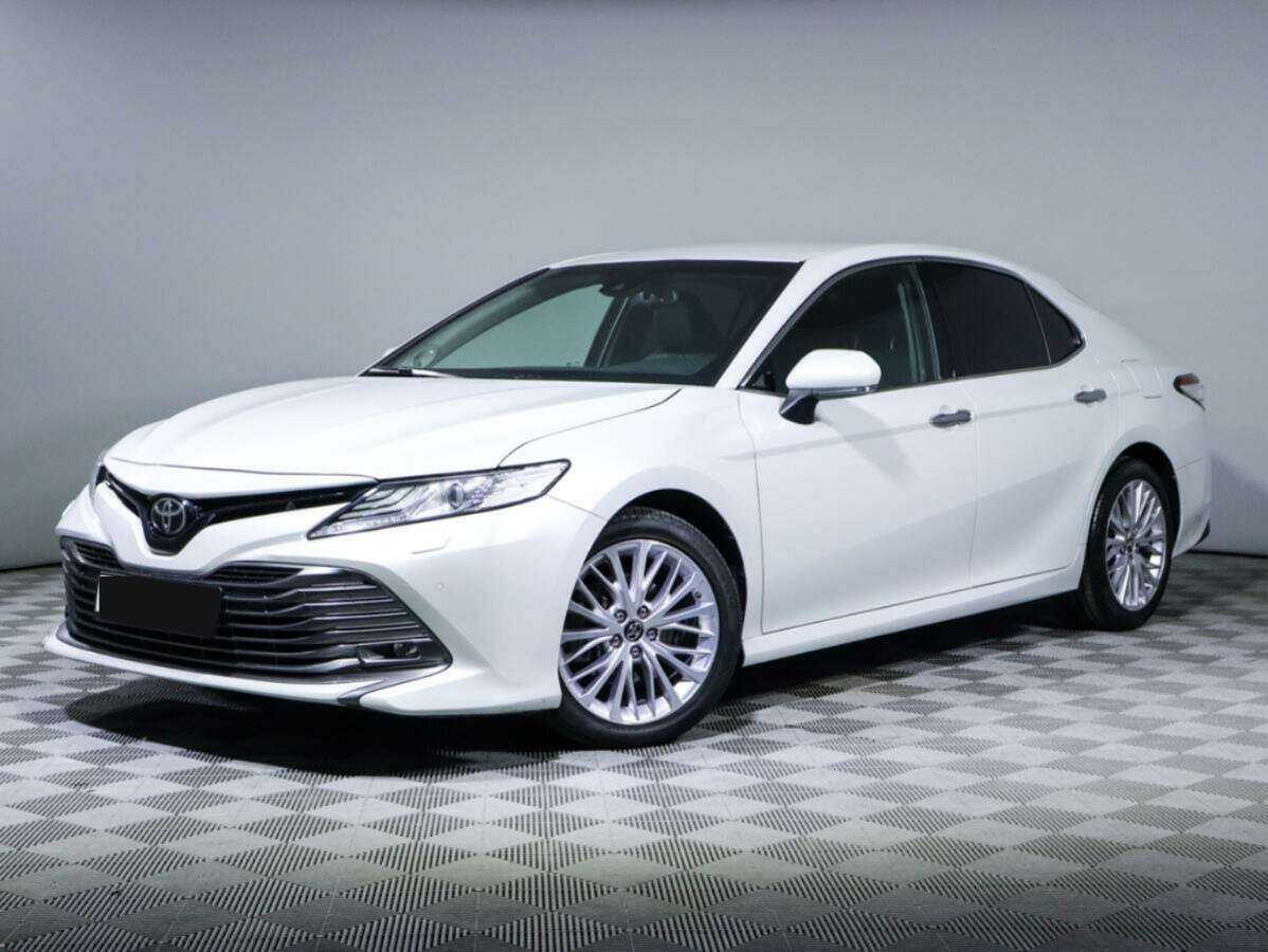 Toyota Camry, 2018 - фото №1