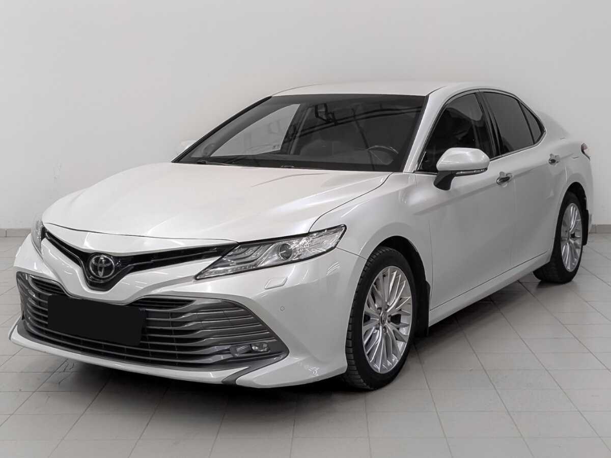 Toyota Camry, 2019 - фото №1