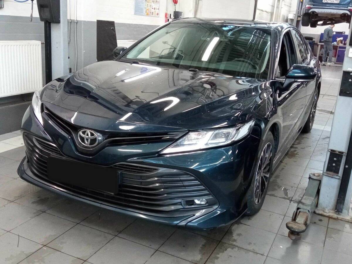 Toyota Camry, 2020 - фото №1