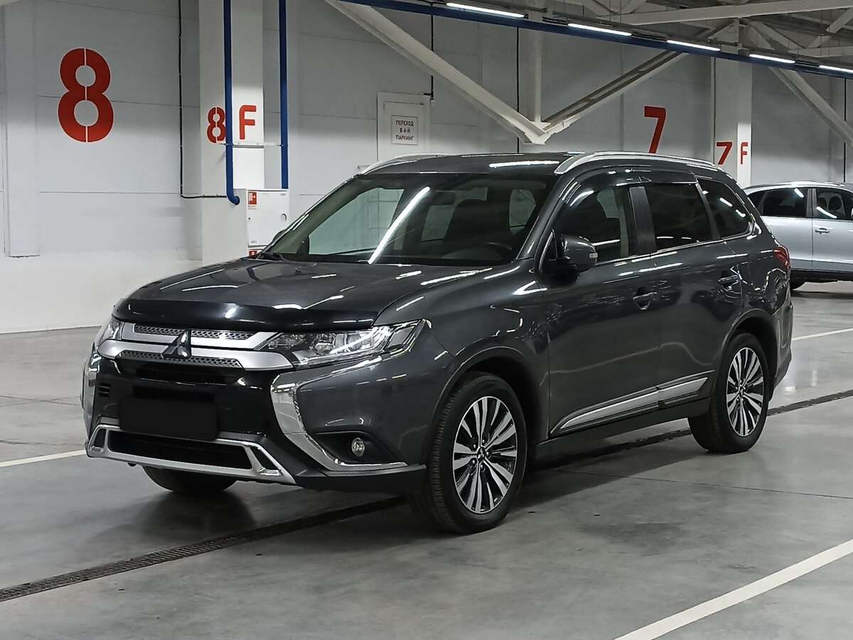 Mitsubishi Outlander, 2020 - фото №1